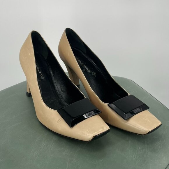 Claudia Ciuti Shoes - Claudia Ciuti Beige Heels with Black Accent size 9
